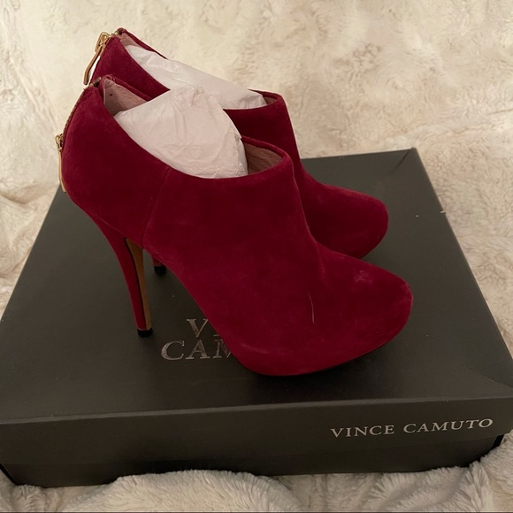 Vince Camuto Red Suede ancient boots size 4.5 - Picture 1 of 3
